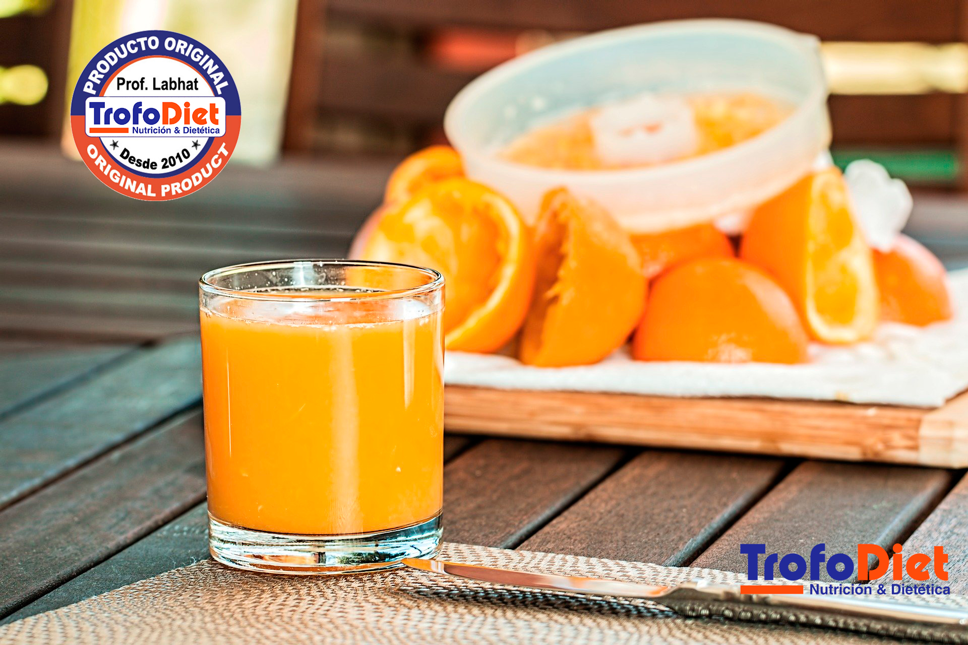 La vitamina C Organica nos ayuda a reducir el estrés.Lo hace porque controla el nivel de cortisol en sangre y facilita la producción de serotonina y el GABA (ácido gamma-aminobutírico) es un neurotransmisor ampliamente distribuido en las neuronas del córtex cerebral. Según nos señalan diversos estudios, la vitamina C nos ayuda a reducir el estrés y mejora, incluso, los procesos cognitivos. Lo logra en primer lugar, reduciendo el nivel de cortisol en sangre. Asimismo, actúa también sobre el sistema nervioso, ya que favorece la formación de mielina en las neuronas. De este modo, mejora la comunicación de las células y optimiza con ello procesos como la memoria. Refranes tan clásicos como »la naranja, el limón y la granada antes que nada», nos dan un ejemplo de la valoración que han tenido estos alimentos en nuestra cultura. Así, en el pasado, y para hacer frente a esas duras travesías en barco que llevaban a cabo nuestros marinos, entre la carga básica siempre había cítricos para prevenir el escorbuto. Ahora bien, en nuestro día a día casi siempre relacionamos la vitamina C como ese elemento clave para prevenir gripes y resfriados. No obstante, cabe señalar que este tipo de nutriente, por sí mismo no salva, ni cura ni evita dolencias. Nos ayuda eso sí, a prevenir, a fortalecer las defensas y a favorecer una serie de procesos básicos que pueden mediar en nuestro bienestar. Es un nutriente esencial y como tal, debe estar en nuestra dieta. Sin embargo, es interesante saber también que la vitamina C nos ayuda a tener un cerebro más sano. Veamos los datos que sostienen esta idea.